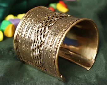 Gold Messing Manschette Armband, Breite Manschette, verstellbare offene Armreif, Boho Tribal Schmuck, handgemachte ethnische Armband, Arm Manschette im Vintage-Stil
