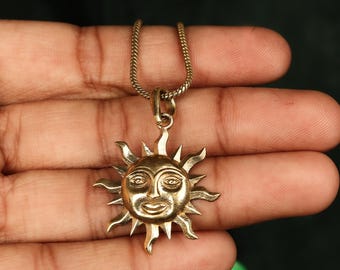 黄金の輝く太陽の顔ペンダントネックレス、ヴィンテージフォークアート 