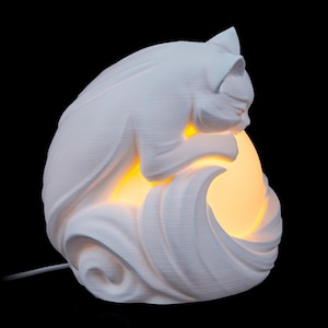 Lámpara de mesa con forma de esfera felina: elegante escultura luminosa de gato impresa en 3D.