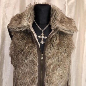 Coffeeshop Brown Women&#39;s Elegant Sleeveless Furry Vest Size S