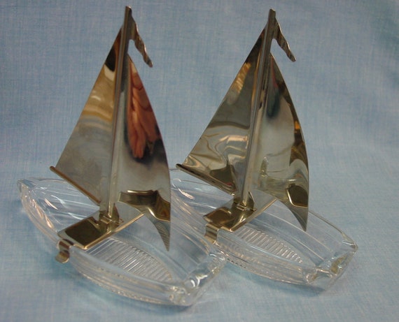 Fun Vintage Glass Boat Metal Sail Ashtray Nautica… - image 5