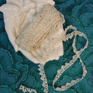 Darling Antique French Lace 8 Yards and 7/16&quot; Wide Cream, Points on One Side, Dolls & More
