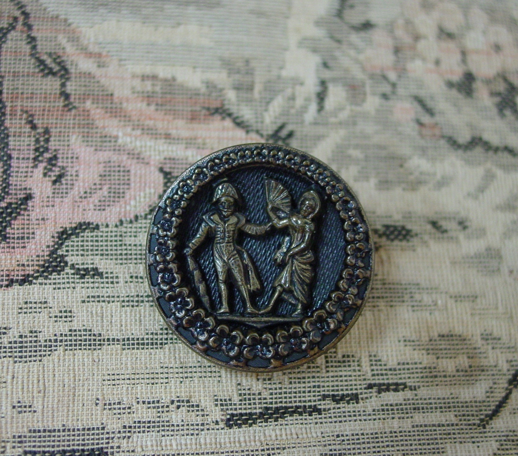 Excellent Antique Button Metal French Fop 1 1/8