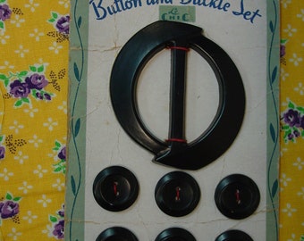 Nice Vintage LeChic Buckle and 6 Button Set Black, Plastic Original Card