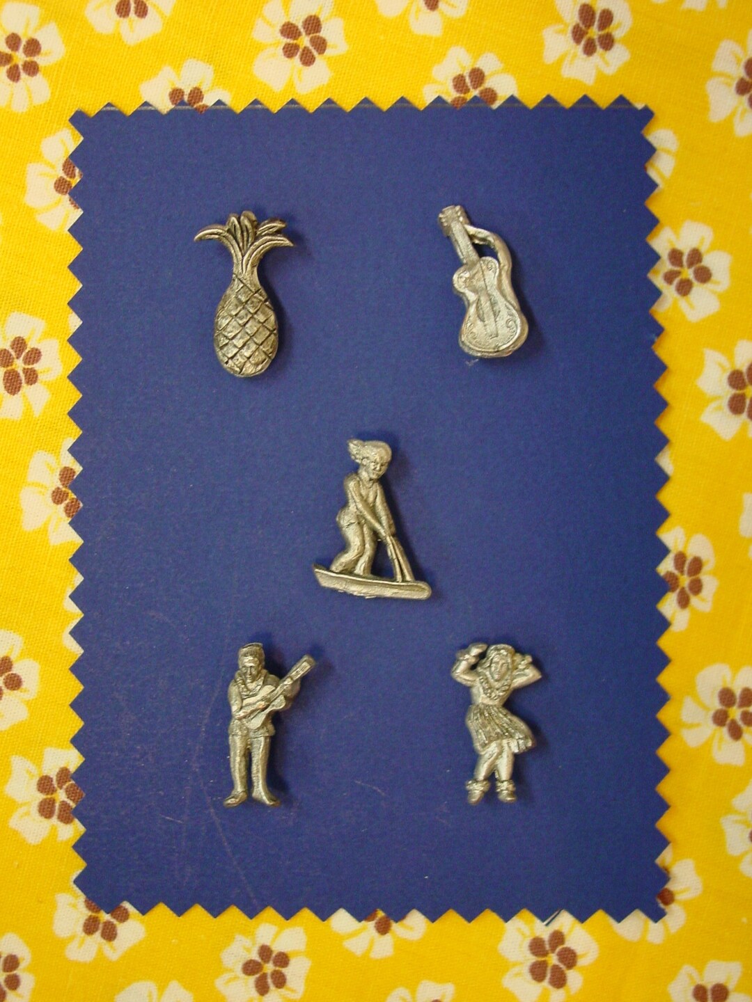 Vintage Realistic Buttons Hawaiian Set Metalized Plastic 5 Pieces Etsy