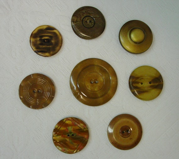 Vintage Lot of 8 Nice Celluloid Buttons, Shades of Tan and  display picture 1