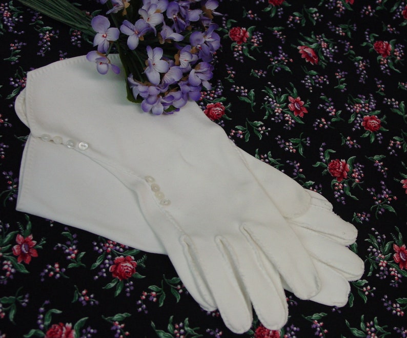 Wide Cuff and Teensy Pearl Button Trim Size 7 White Cotton Vintage Gloves