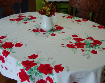 Excellent Vintage Wilendur Tableclot Ex.LG 42 x 85 "Royal Rose" Brilliant Red Realistic Roses