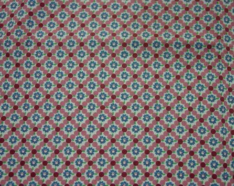 Cute Vintage Feedsack Fabric  25 x 36" Dainty Small Print with Blue Flower, Pink, Burgundy, White