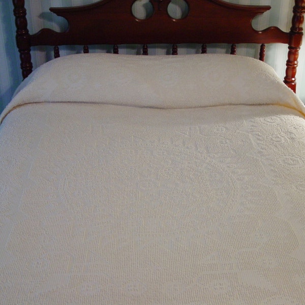 Beautiful Vintage Hobnail Bedspread, Cream Morgan Jones Unused Condition 79 x 104"