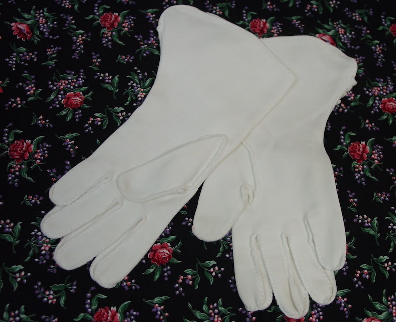 Wide Cuff and Teensy Pearl Button Trim Size 7 White Cotton Vintage Gloves