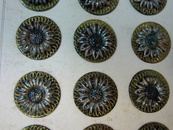 24 Excellent Antique Buttons on Original Mode De Paris Card 11/16