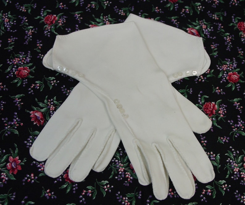 Wide Cuff and Teensy Pearl Button Trim Size 7 White Cotton Vintage Gloves