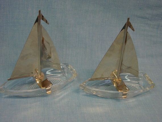 Fun Vintage Glass Boat Metal Sail Ashtray Nautica… - image 1
