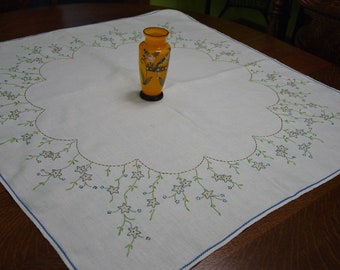 Sweet Vintage Tablecloth or Topper, 33 x 35" Pretty Embroidery