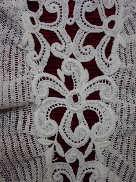Lovely Vintage Dress Front, Cotton Trim, Lace - image 2