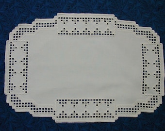 Nice Hardanger Embroidered Doily, Table Mat 14 x 20 1/2" Cream Color, Norwegian