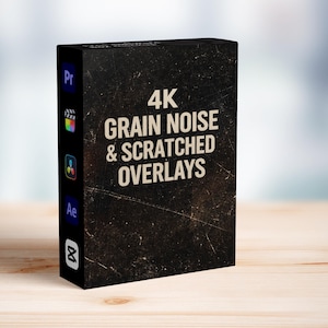 Puede incluir: Una caja negra con el texto "4K Grain Noise & Scratched Overlays" en blanco. La caja tiene iconos de software de edición de vídeo. Está sobre una superficie de madera clara.