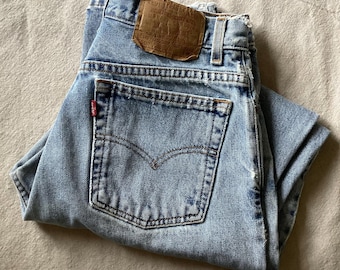 Vintage Distressed Levi's 550 Jeans  100% Cotton - Light Wash High Rise - Relaxed Tapered Waist 30” Inseam 30” / 12 M