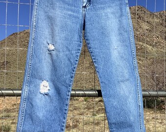 Vintage Distressed Wrangler Jeans - Beautiful Indigo Fade - 100% Cotton / USA - Rise 11” / Waist 28” / Inseam 33” / Cuffed 31”