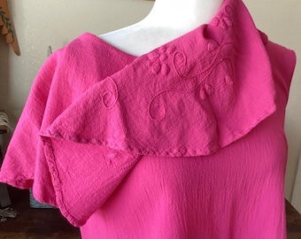 Vintage Prickly Pear Pink Peasant Top / Blouse - Embroidered Flowers Ruffled Neck Line Woven Cotton - Mexico / Oversized Large