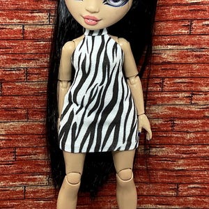 robe pour poupée arc-en-ciel