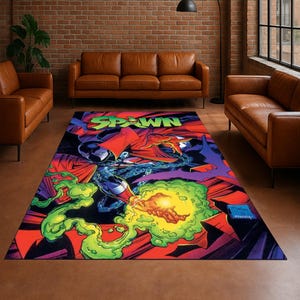 Könnte beinhalten: Rechteckiger Teppich mit einer Comic-Illustration von Spawn. Der Teppich hat einen schwarzen Hintergrund mit leuchtenden Farben wie Rot, Grün und Lila. Das Wort "SPAWN" wird in grünen Buchstaben angezeigt.