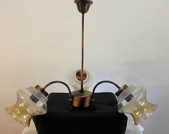 Lustre vintage KAJ Hrastnik à 3 lumières, éclairage slovène (ex-Yougoslavie) du milieu du siècle, lampe à suspension en bronze, abat-jour en verre originaux