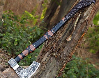 Machado Viking Lobo Forjado à Mão – Machado Fenrir com Cabo Longo de 94 cm, Lâmina em Aço Carbono de Alta Qualidade, Madeira Entalhada à Mão, Machado para Camping, Presente Ideal para Ele