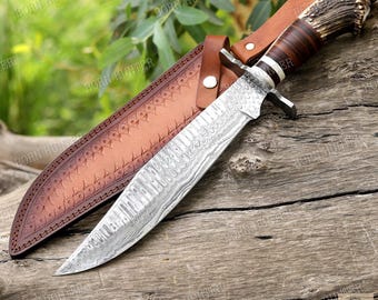 Faca Bowie artesanal em aço damasco com cabo de chifre de veado | Caixa de presente de madeira personalizada | Presente executivo para caçadores