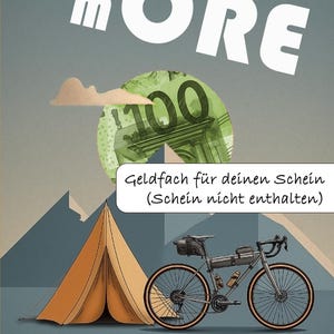 Könnte beinhalten: Grafikdesign mit dem Wort "Explore" in Weiß, einem Fahrrad, einem Zelt und einer Darstellung eines 100-Euro-Scheins. Der Text lautet "Geldfach für deinen Schein (Schein nicht enthalten)" und "Alles Gute - Dein Bruder."