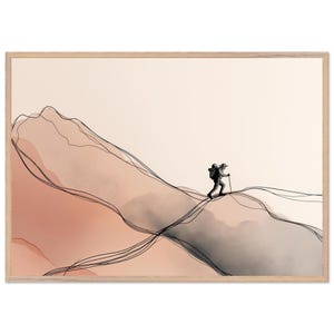 Puede incluir: Una lámina de arte enmarcada que muestra el dibujo lineal de una persona senderista con mochila y bastón cruzando una cresta montañosa. La composición utiliza tonos de acuarela melocotón y gris sobre un fondo crema con líneas negras.