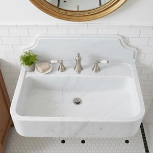 Lavabo de pared de mármol blanco de Carrara hecho a mano con protector contra salpicaduras imagen 2