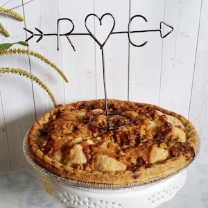 Rustic Pie Topper Wire Pie Topper Arrow & Initials Pie Topper Custom Pie Topper Rustic Chic Name Pie Topper Wedding Pie Topper image 1