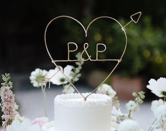 Adorno para tarta de bodas rústico y elegante con iniciales de alambre, personalizado, con forma de corazón y flecha, reutilizable, de metal, industrial, de cobre y dorado