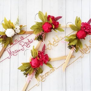 ZESTAW 4 - Wieszaki ślubne dla panny młodej i druhny z datą, spersonalizowany prezent na baby shower, rustykalny drut, elegancki, prosty ogród, bajkowa stodoła