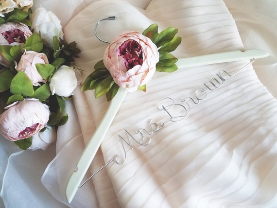 Kleiderbügel zur Hochzeit - Personalisiert - Farbe Wählbar –
