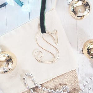 Etiquetas de meia de arame personalizadas com inicial, monograma, fita de veludo, enfeite de enfeite, moderno, rústico, chique, boho, cottagecore, retrô, árvore de natal, feriado