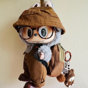 Labubu Explorer Outfit with Mini Labubu Keychain – Doll Clothes Set with Backpack, Glasses, Hat, Shoes and Accessories