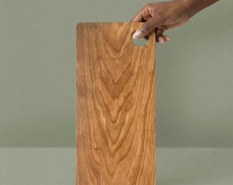 Solid Cherry Cutting Board – Handmade Single‑Piece Hardwood Board with Modern Design