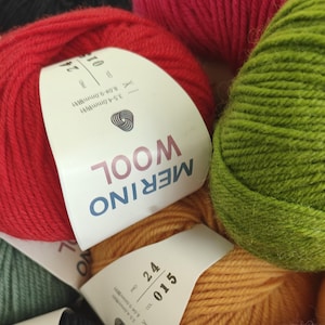 Pure Merino Wool Yarn 100% – NaturalSoft Worsted WoolMedium Weight Crochet  Knitting Yarn for Scarves, Sweaters, Blankets Hats & DIYC rafts