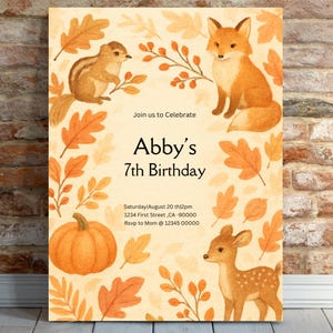Peut inclure: Invitation d'anniversaire pour Abby, 7 ans, avec un design aquarelle. Il présente un écureuil, un renard, un faon et une citrouille. Le texte dit "Join us to Celebrate" et les détails de l'événement.