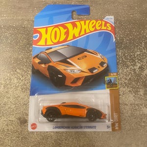 Lamborghini Huracan Sterrato - HW Dirt 6/10 - 222/250 - Brand New - Hot Wheels