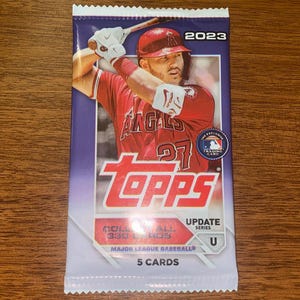 Topps 2023 Baseball Cards Pack - 5 Cards - Brand New Sealed