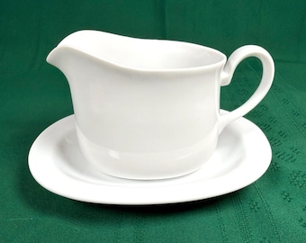 Vintage 1984 Corelle Corning Winter Frost White Gravy Boat Taiwan Underplate USA