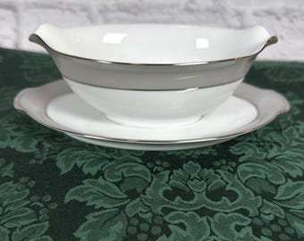 VTG Sango Platina 9 in Gravy Sauce Boat Attached Underplate White Platinum Japan