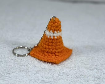 Totally NormalTrafficCone Keychain - Gehäkelter Verkehrskegel-Schlüsselhalter
