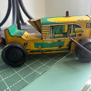Vintage 1950s windup tin tractor by Marx