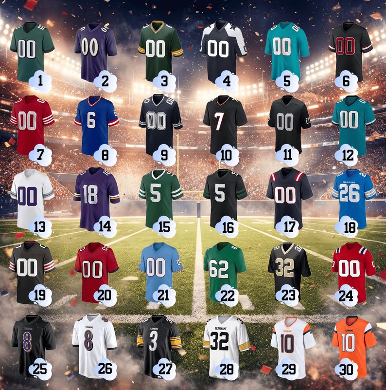 Puede incluir: Una colecci&oacute;n de treinta camisetas de f&uacute;tbol americano, cada una con un esquema de color y un n&uacute;mero diferente. Las camisetas se muestran en un campo de f&uacute;tbol, con n&uacute;meros que van del 00 al 62. Las camisetas son de varios colores.