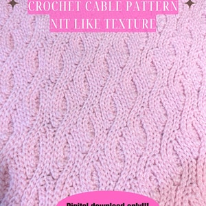 Pode incluir: Um tecido de crochê rosa claro com um padrão de cabos e uma textura semelhante ao tricô. A imagem inclui o texto CrochetingWitMe, CROCHET CABLE PATTERN NIT LIKE TEXTURE e Digital download only!!! sobreposto à superfície do fio.